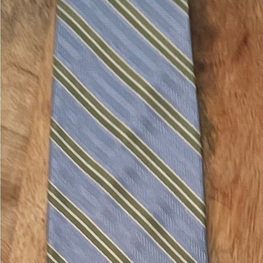 JOS A. BANK MEN’S LIGHT BLUE, GREEN & CREME 100% SILK NECKTIE/PRE-OWNED/NOTABLE!